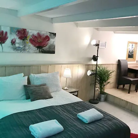 At * أمستردام